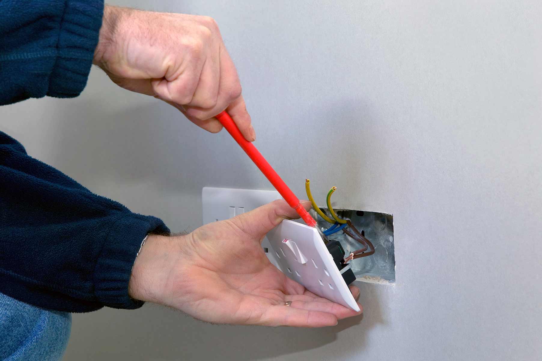 Our electricians can install plug sockets for domestic and commercial proeprties in Mortlake and the local area. 